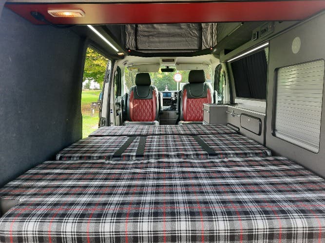 Stunning VW T6 204 DSG 4 MOTION CAMPER VAN. ONE OWNER. FSH 27,580 Miles